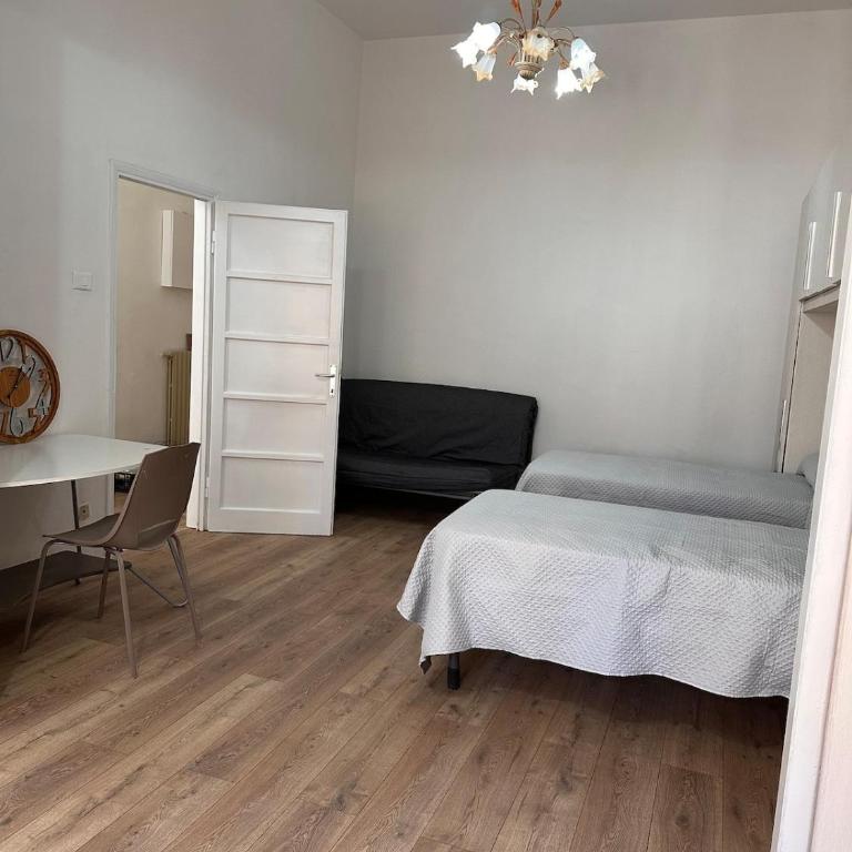 Casa ampia in Viale Belfiore, tram T1 T2, SMN station - Four-Bedroom House - 24