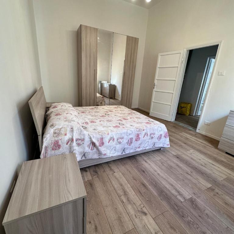 Casa ampia in Viale Belfiore, tram T1 T2, SMN station - Four-Bedroom House - 31