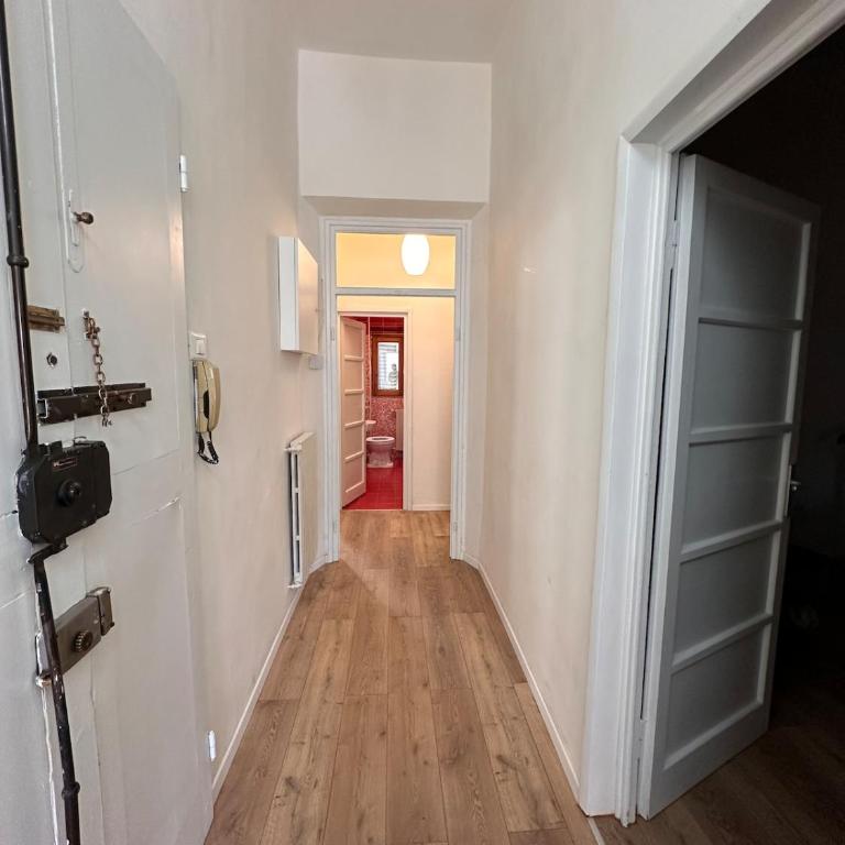 Casa ampia in Viale Belfiore, tram T1 T2, SMN station - Four-Bedroom House - 34