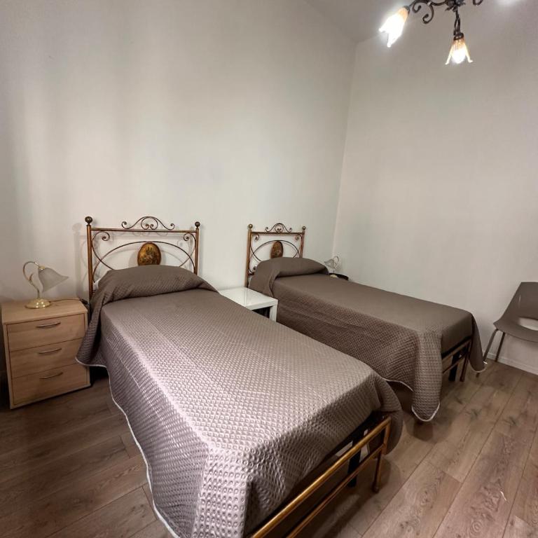 Casa ampia in Viale Belfiore, tram T1 T2, SMN station - Four-Bedroom House - 35