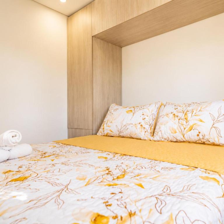 Golden Breeze, Seaview, Old town & Pool - Three-Bedroom Apartment with Sea View - 8