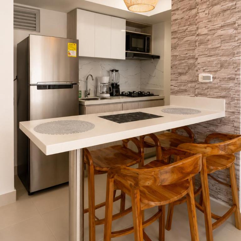 Golden Breeze, Seaview, Old town & Pool - Three-Bedroom Apartment with Sea View - 4