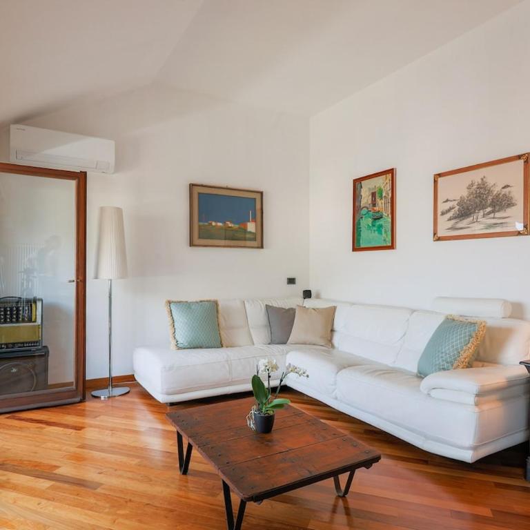 Comosette - Outdoor Dining,Outdoor Relax,Steps away from Soccer stadium, historic center and train station - Appartamento con 2 Camere da Letto - 2