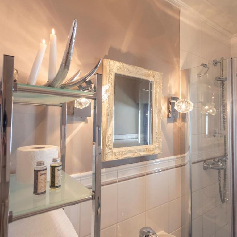 Ansitz Wartenfels - Familienzimmer mit Bad - 7