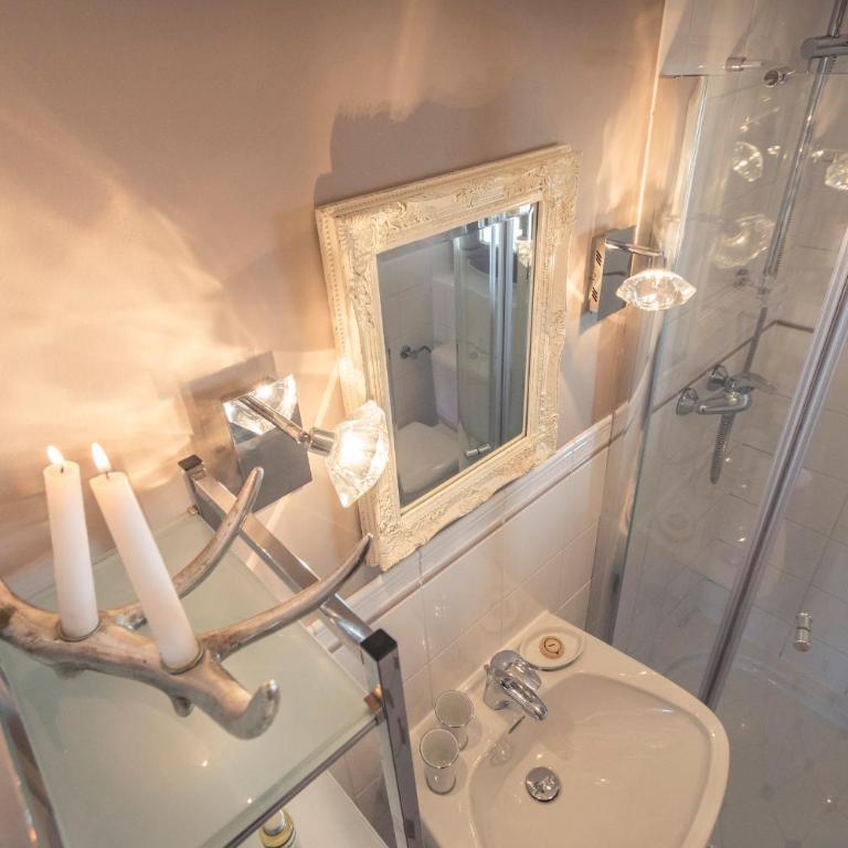 Ansitz Wartenfels - Familienzimmer mit Bad - 1