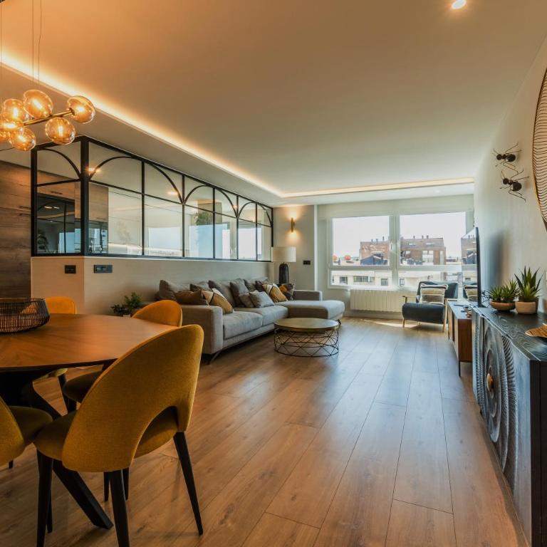 Plaza España - Apartamentos Burgos Deluxe - Apartamento Deluxe de 3 dormitorios - 1