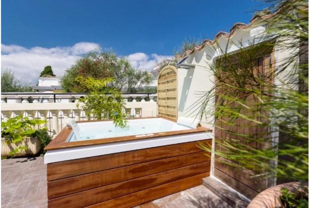 Historic Rooftop Villa Sea Views and LargeTerrace - Villa - 30