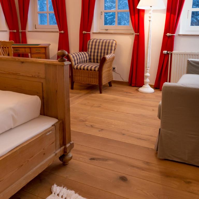 Ansitz Wartenfels - Familienzimmer mit Bad - 2