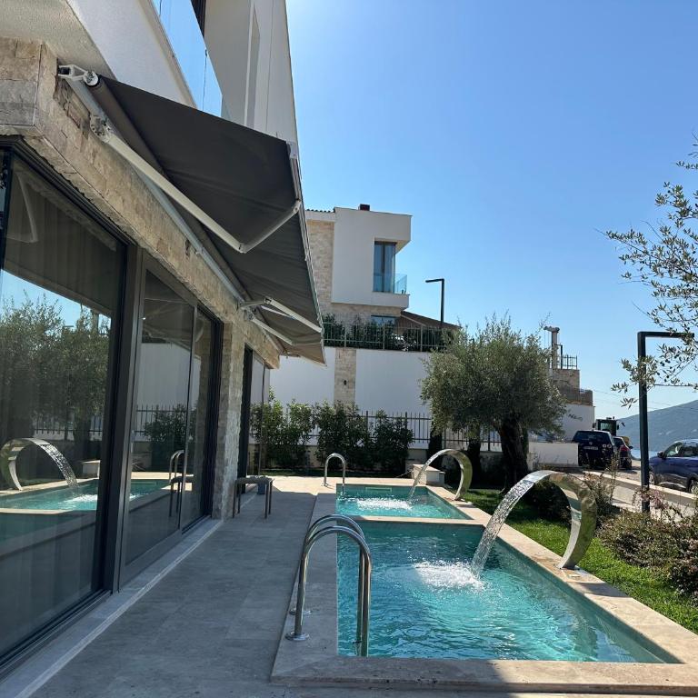 Stylish 4BR Villa with Pool near Porto Novi - Vila sa Pogledom na More - 4
