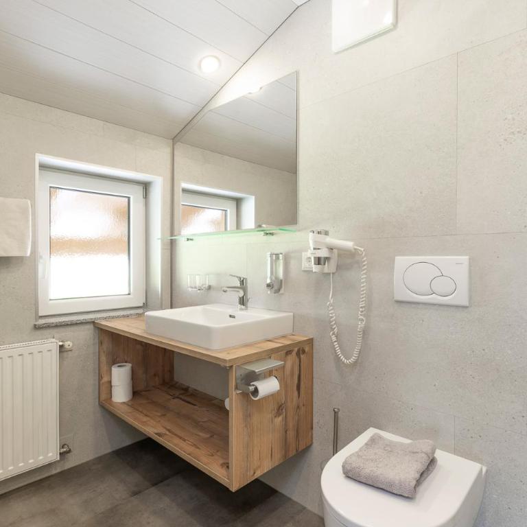 Gästehaus Falkner Ignaz - Comfort Apartment mit 2 Schlafzimmern und Balkon - 12