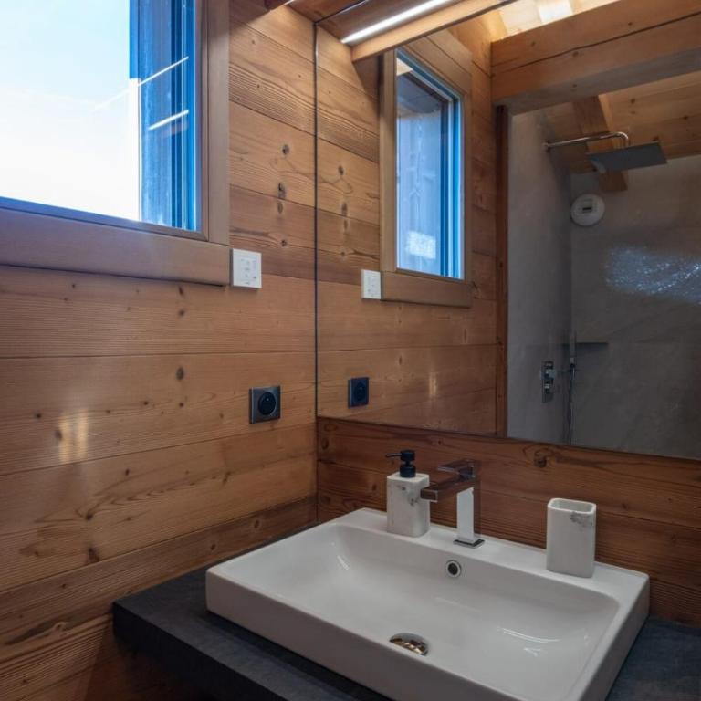 Chalet Trevose Luxury Hot Tub Sauna Close to the Slopes - Chalet - 25