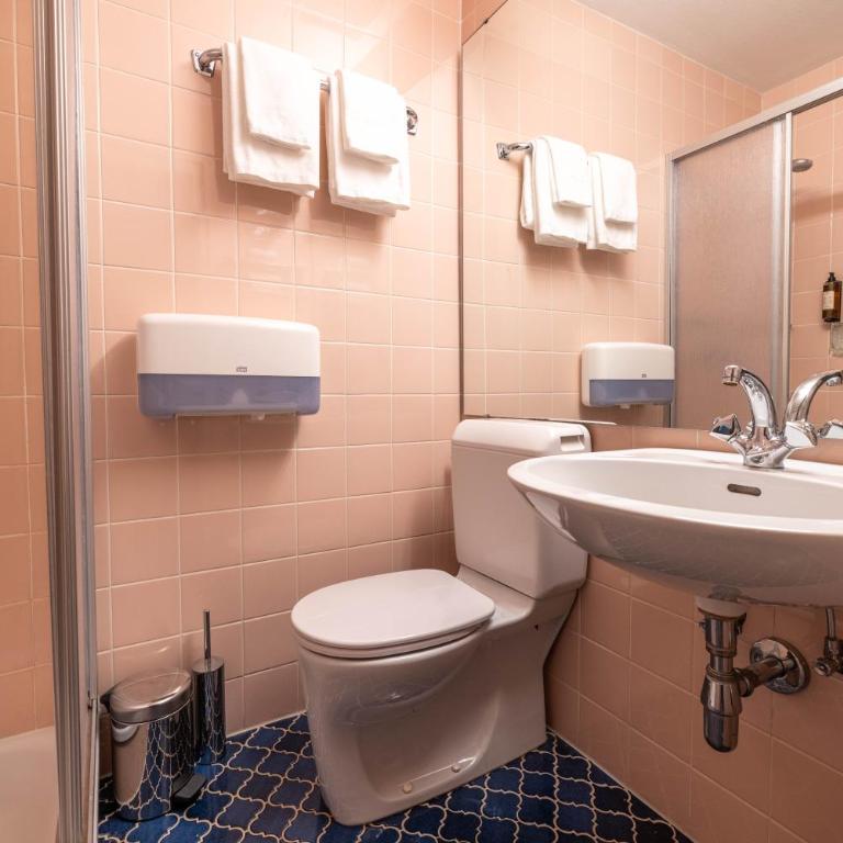 the eighteen86 by keyone - Doppelzimmer mit Dusche - 3