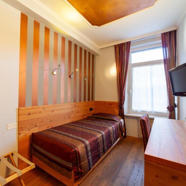 Hotel Cles - Camera Tripla Deluxe - 11
