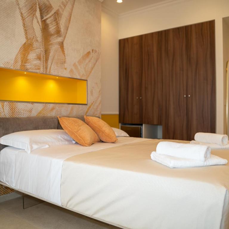 ELYRA Rooms - Camera Matrimoniale Deluxe con Balcone - 2