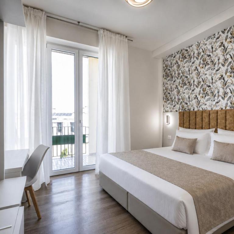 Seven Suites Florence near station - Camera Matrimoniale Deluxe con Balcone - 3