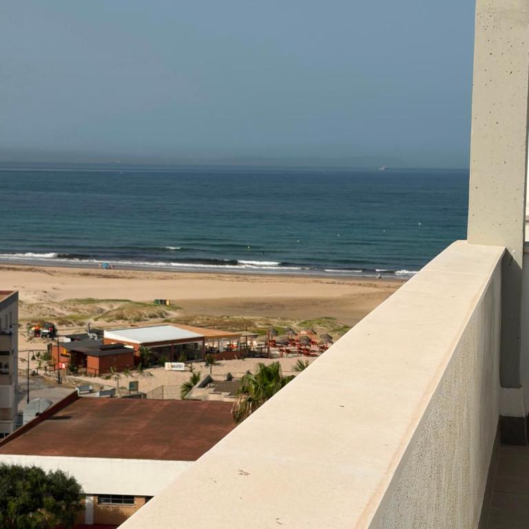 Oceánico-3HAB nuevas frente al mar, terraza y parking, a un paso del centro de Tarifa - Apartamento de 3 dormitorios con vistas al mar - 2