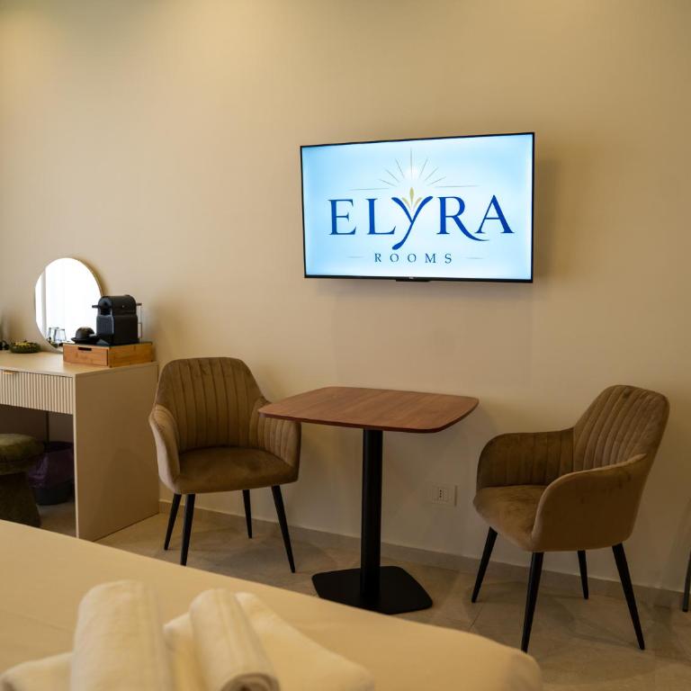 ELYRA Rooms - Camera Matrimoniale Deluxe con Balcone - 6