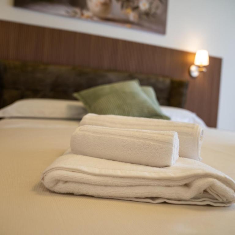 ELYRA Rooms - Camera Matrimoniale Deluxe con Balcone - 4