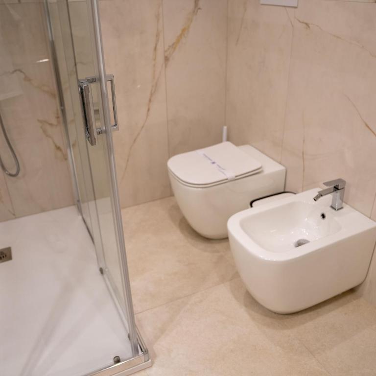 ELYRA Rooms - Camera Matrimoniale Deluxe con Balcone - 2