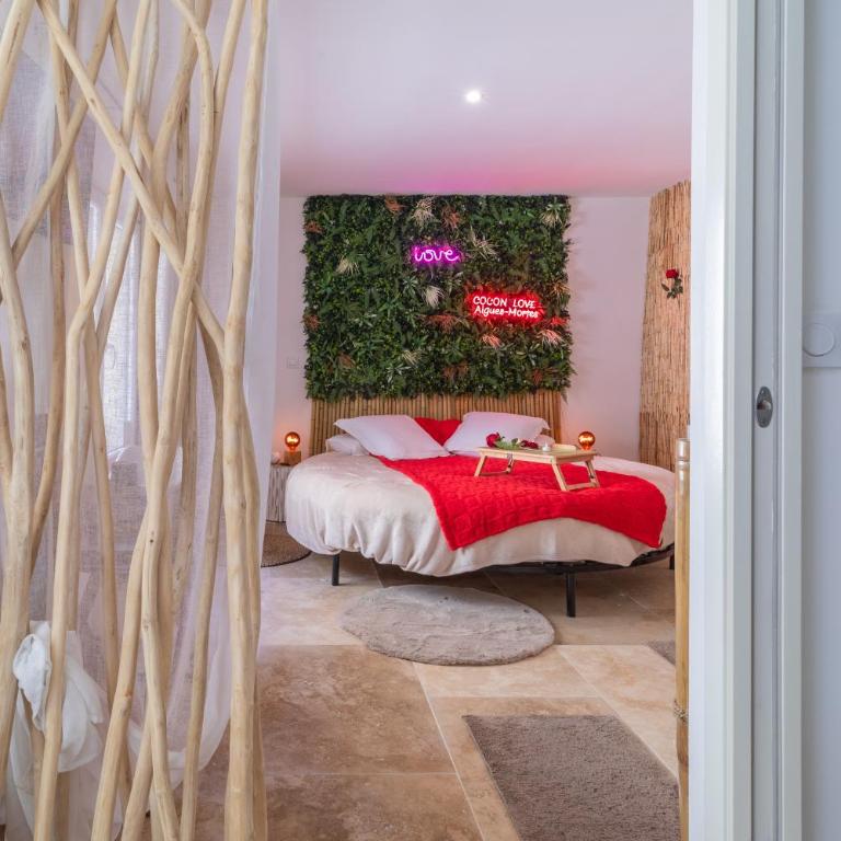 COCON LOVE Suite Romantique Balnéo La Citadelle Aigues Mortes - Studio avec Lit King-Size - 14
