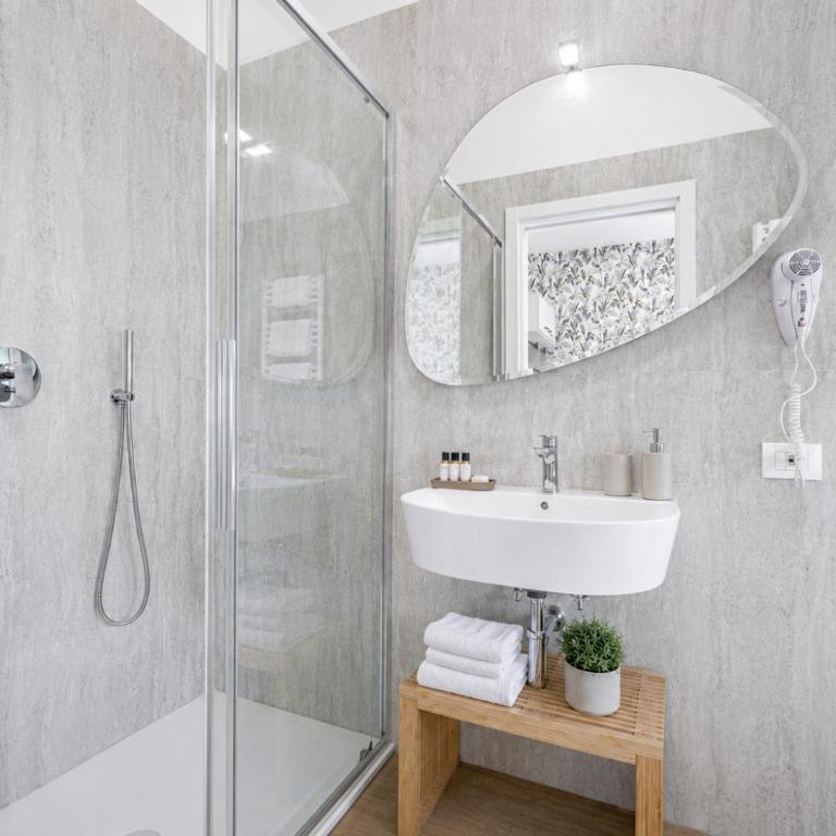 Seven Suites Florence near station - Camera Matrimoniale Standard - 8