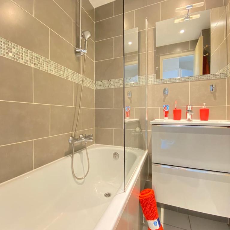 Red Apple Esterel - SEA view - WITHOUT Stairs - WIFI - Parking - Appartement 2 Chambres - 16