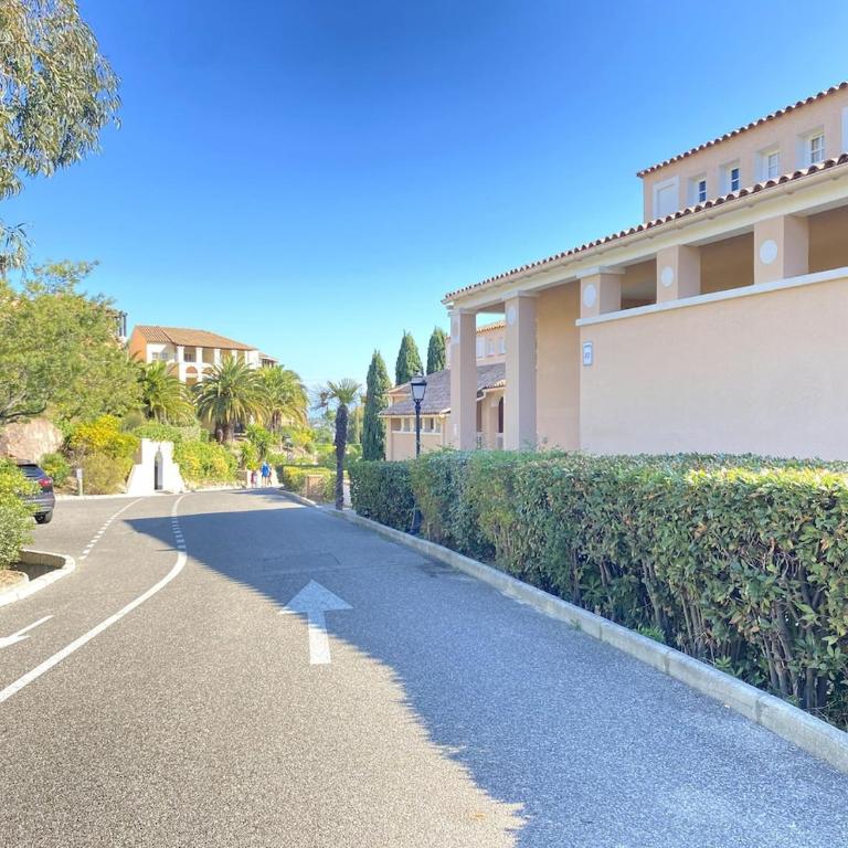 Red Apple Esterel - SEA view - WITHOUT Stairs - WIFI - Parking - Appartement 2 Chambres - 17