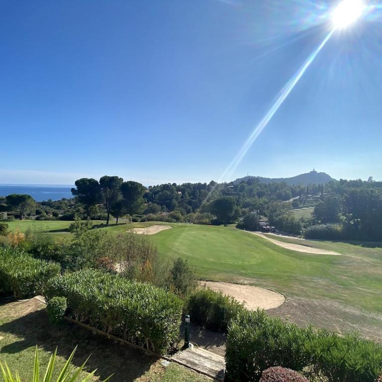 Red Apple Esterel - SEA view - WITHOUT Stairs - WIFI - Parking - Appartement 2 Chambres - 35