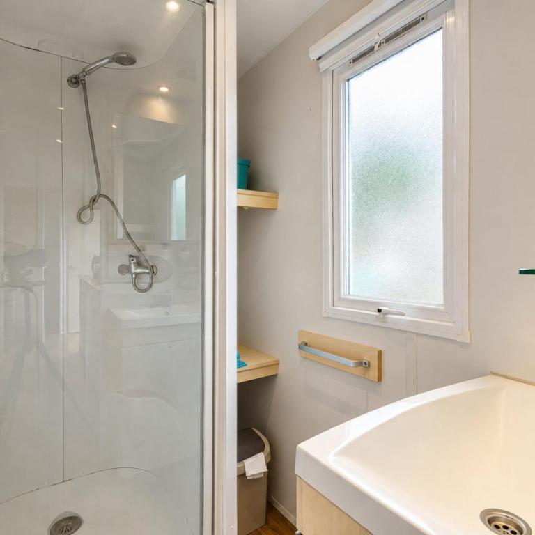 Le Photinia, mobil-home climatisé avec vue mer situé au cœur du domaine - Bungalow Deluxe - Vue sur Mer - 8