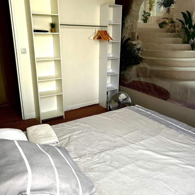 Pleasant house with garden and pool - Two-Bedroom Apartment - 11