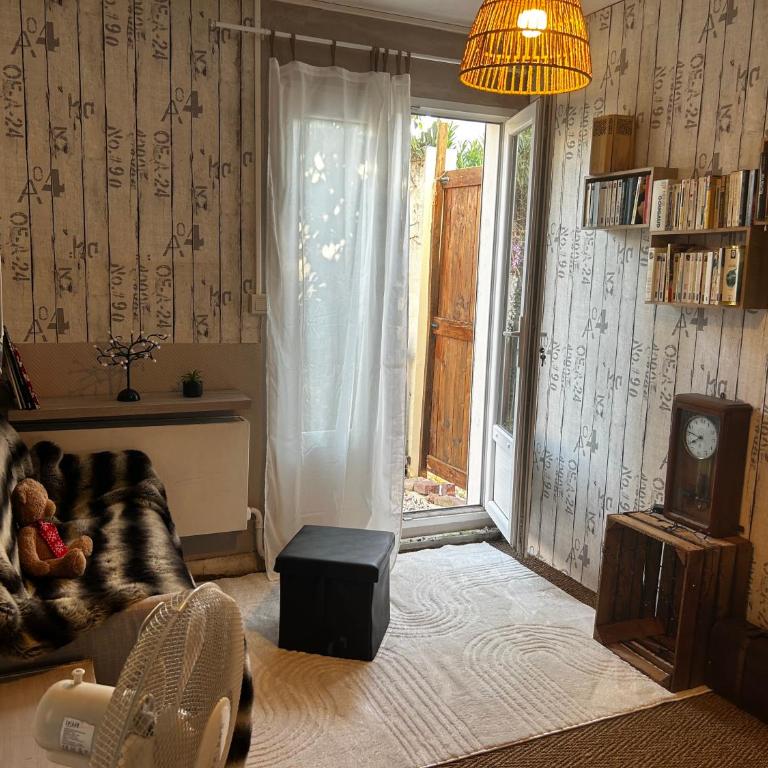 Pleasant house with garden and pool - Two-Bedroom Apartment - 16