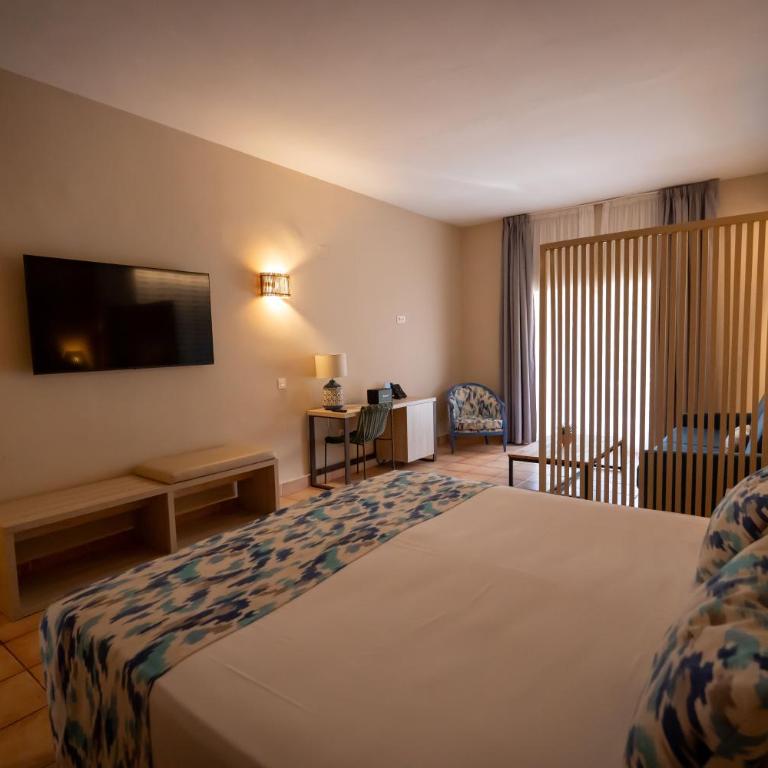 Intelier Bonaire - Habitación Doble (1 o 2 camas) con vistas a la piscina - 2 adultos y 1 niño - 13
