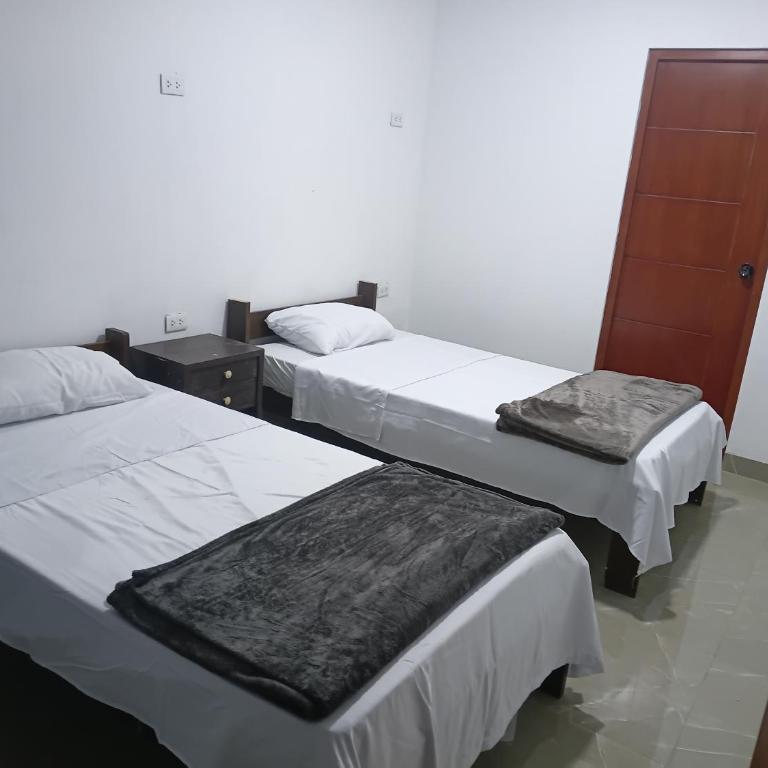 El Conde de Arce - Twin Room with Private Bathroom - 3