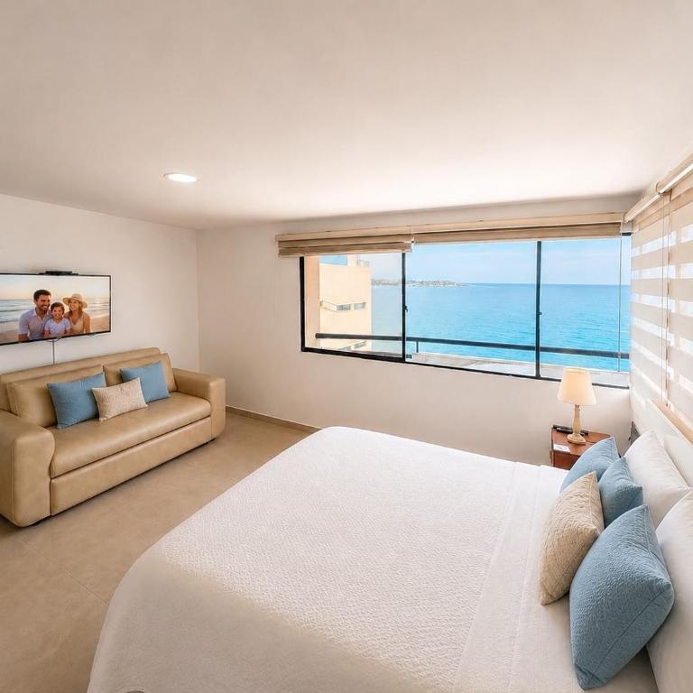 Oceanfront Duplex with Balcony El Laguito Cartagena - Three-Bedroom Apartment with Sea View - 9