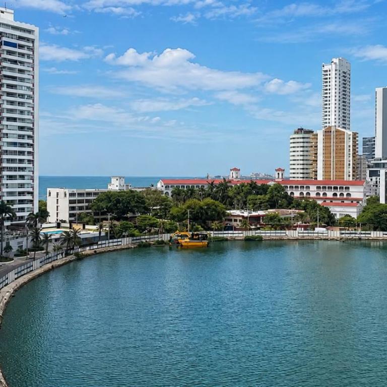 Oceanfront Duplex with Balcony El Laguito Cartagena - Three-Bedroom Apartment with Sea View - 23