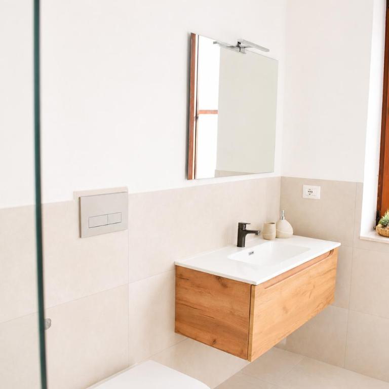 Il Casale delle Finestre Rosse - Camera Matrimoniale con Bagno Privato - 9