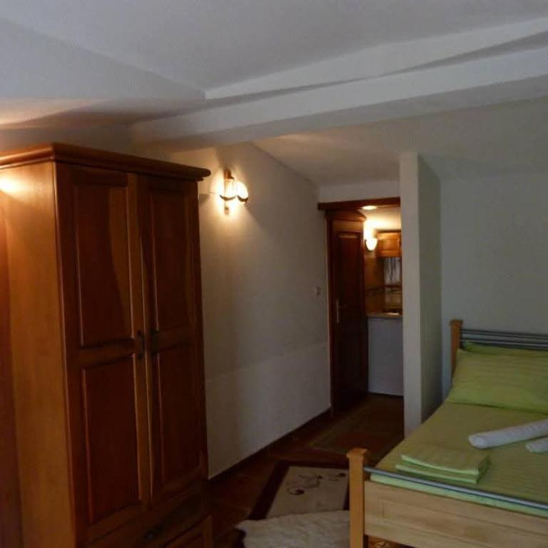 Apartments Zurich Ulcinj - Deluks Trokrevetna Soba - 11