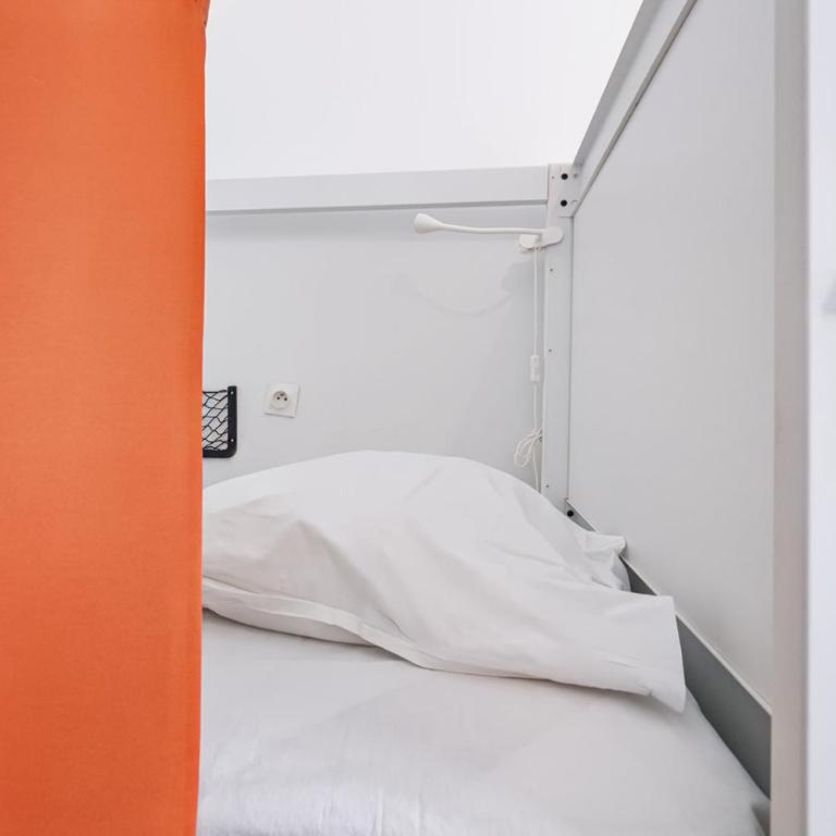 Le Couvent - Hostel - Bed in 8-Bed Female Dormitory Room with bathroom - 7