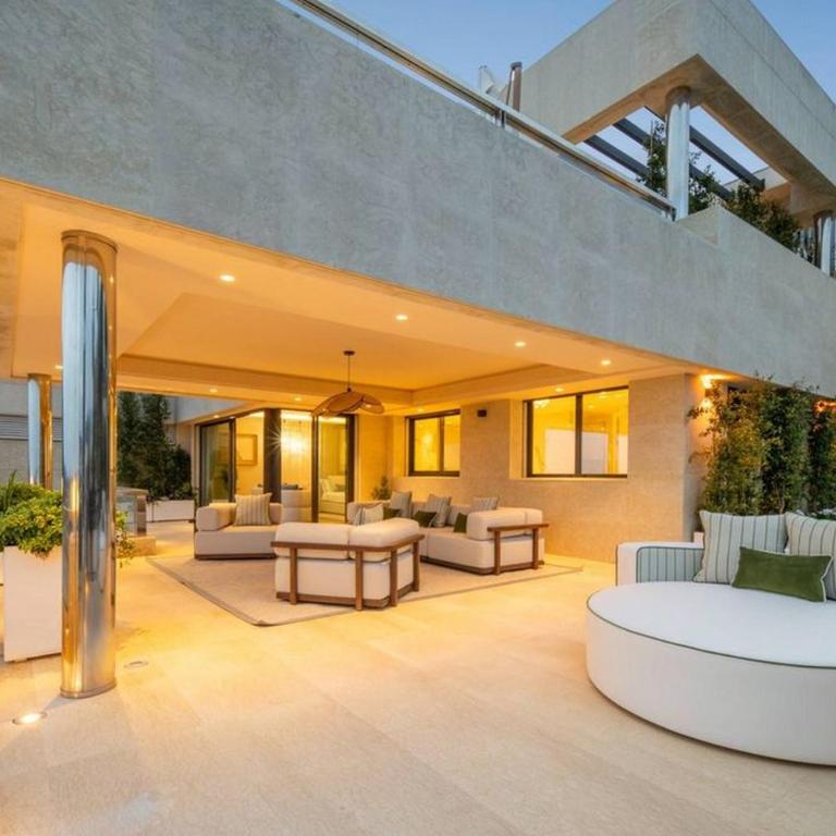 Edwin alojamento v32 - Four-Bedroom Penthouse Apartment - 1