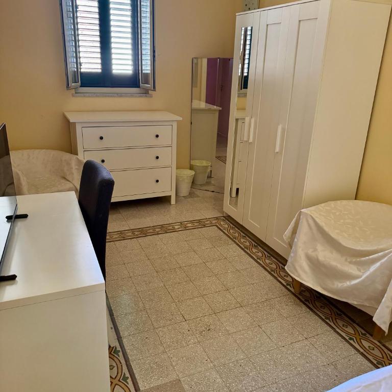 Room 091 - Standard Doppelzimmer mit Gemeinschaftsbad - 2