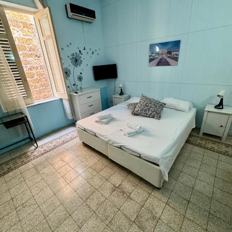 Room 091 - Doppelzimmer mit Gemeinschaftsbad - 3