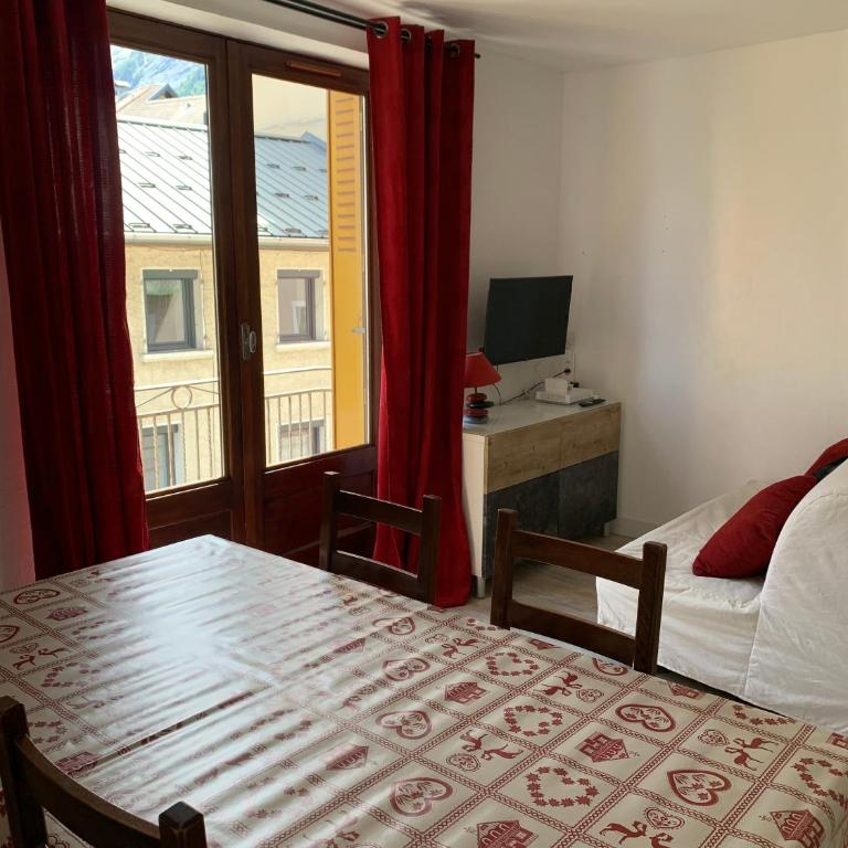 Appart T3 Saint Julien Montdenis - Two-Bedroom Deluxe Apartment with Garden View - 1
