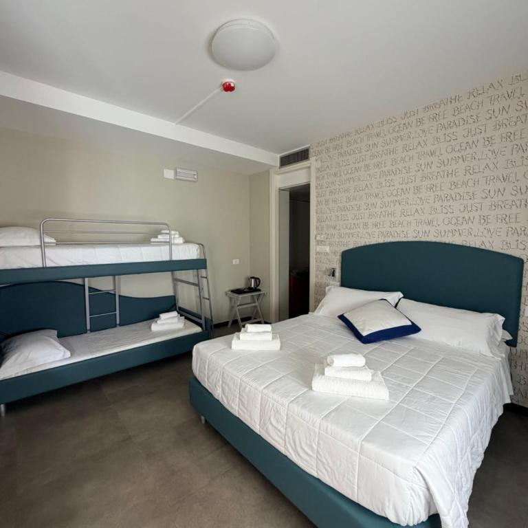 Little Hotel - Camera Familiare - 1