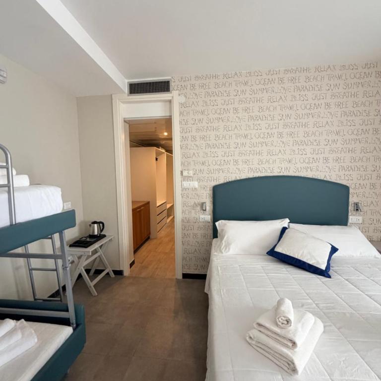 Little Hotel - Camera Familiare - 2
