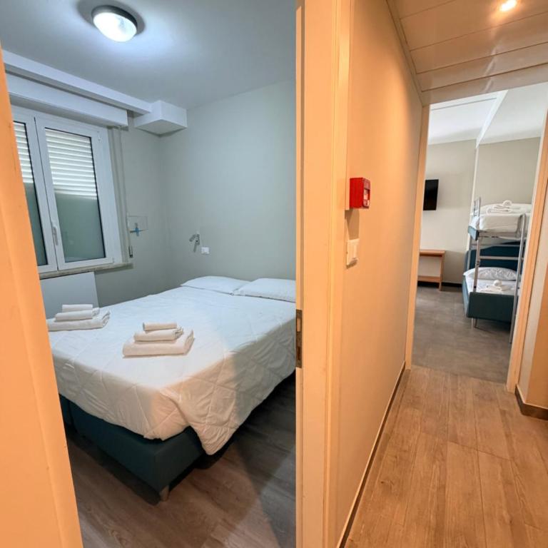 Little Hotel - Camera Familiare - 3
