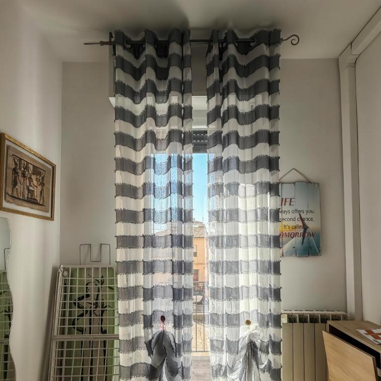 Vivi Ferrara - Appartamento con 2 Camere da Letto - 7