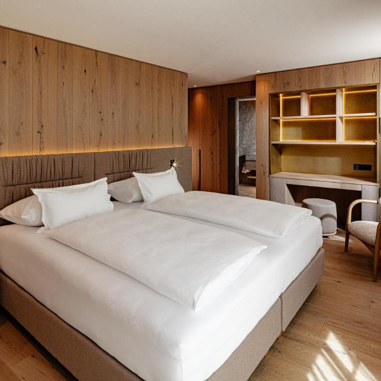 Boutique Hotel Nives - Luxury & Design in the Dolomites - Camera Deluxe Matrimoniale/Doppia con Letti Singoli con Vista Montagna - 2