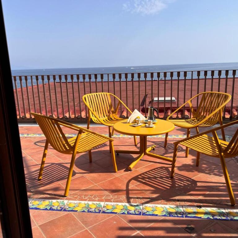 Apartment with panoramic terrace 100 meters from the sea - Casa con 5 Camere da Letto - 76