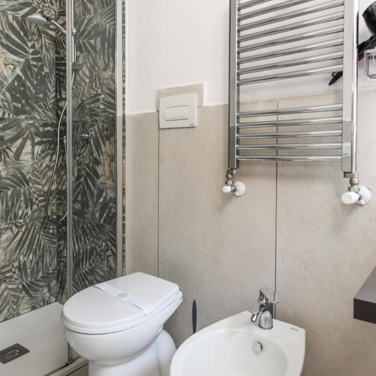 Flower rooms - Double Room with Private Bathroom - 5
