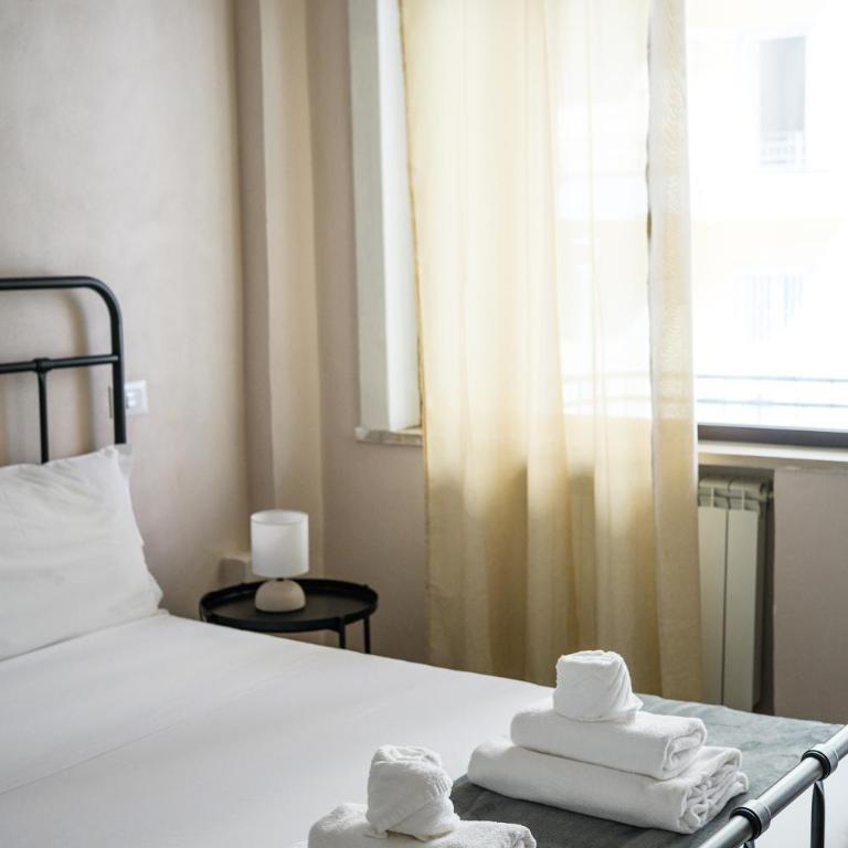 Flower rooms - Budget Double Room - 11